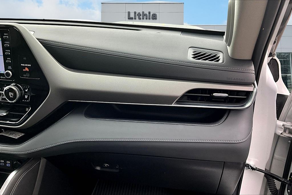 Thumbnail: 2022 Toyota Highlander - 25