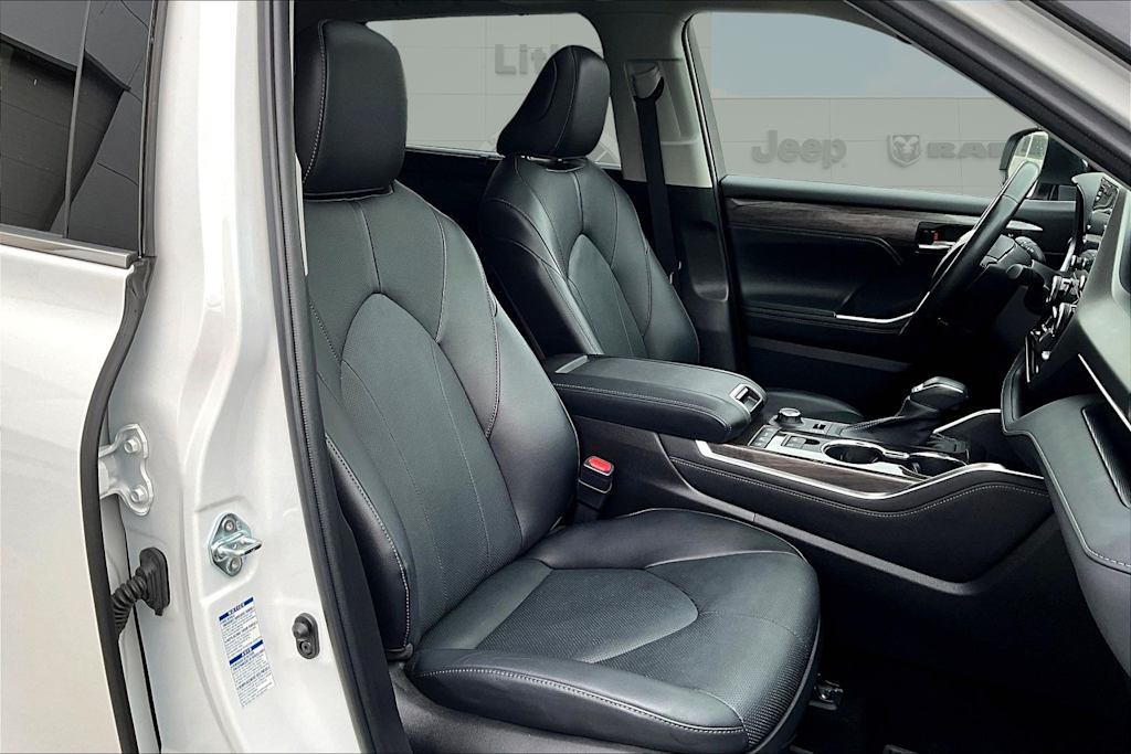 Thumbnail: 2022 Toyota Highlander - 12