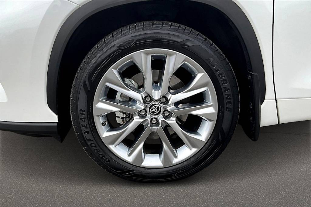 Thumbnail: 2022 Toyota Highlander - 8