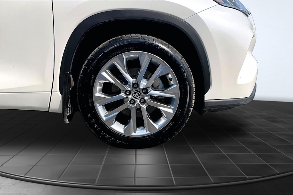 Thumbnail: 2021 Toyota Highlander - 34