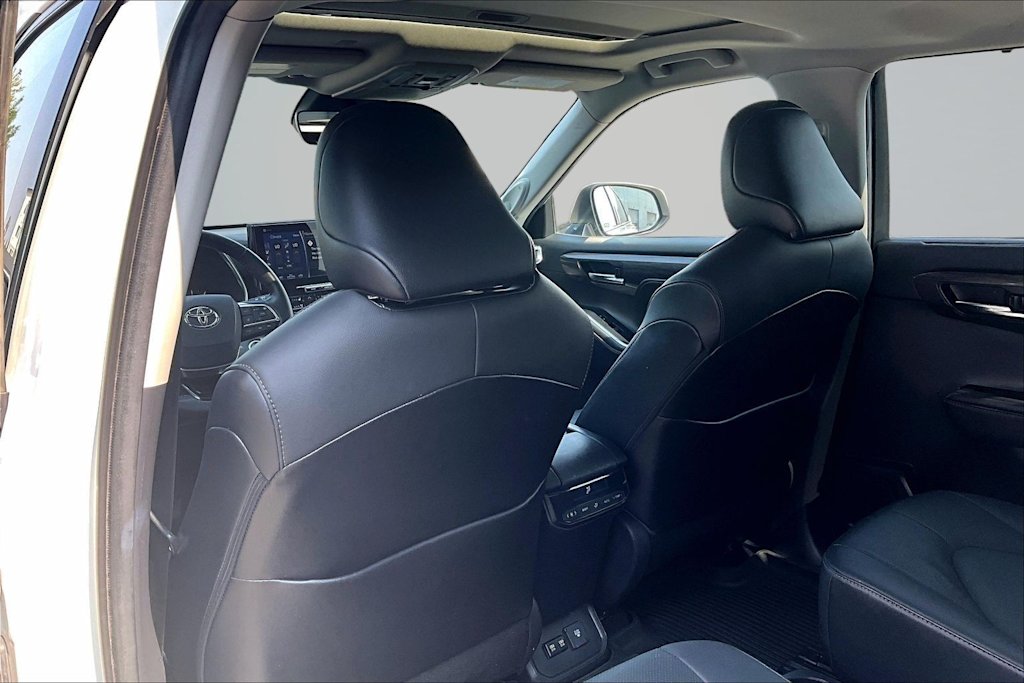 Thumbnail: 2021 Toyota Highlander - 13