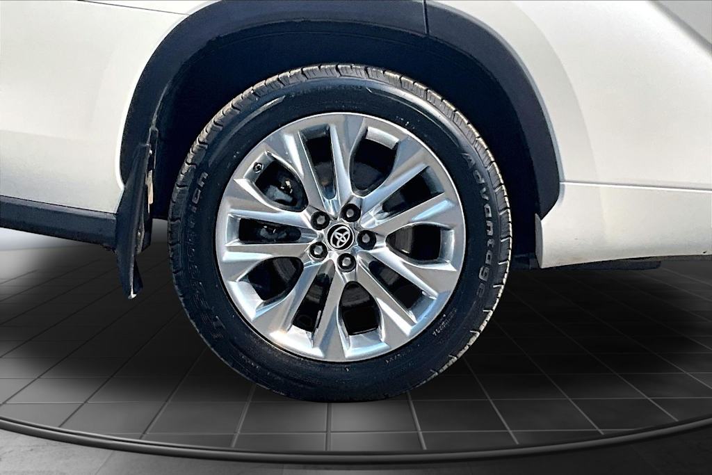 Thumbnail: 2021 Toyota Highlander - 36