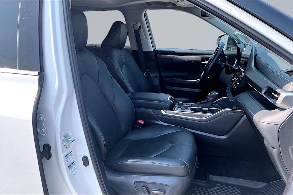 Thumbnail: 2021 Toyota Highlander - 12