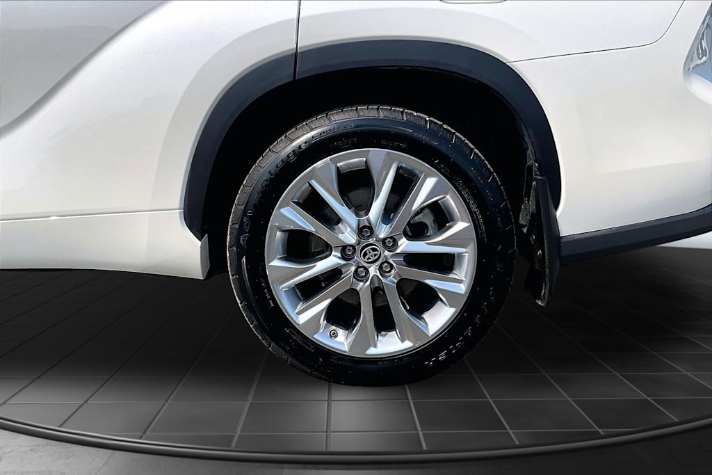 Thumbnail: 2021 Toyota Highlander - 35