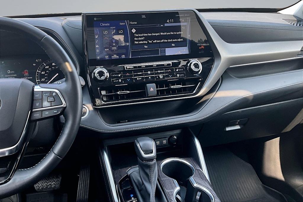 Thumbnail: 2021 Toyota Highlander - 15