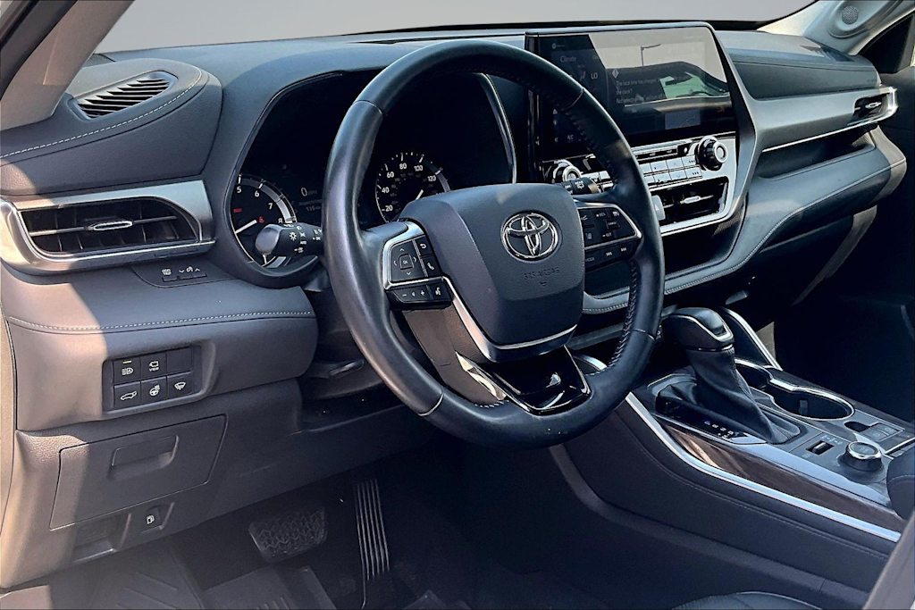 Thumbnail: 2021 Toyota Highlander - 2