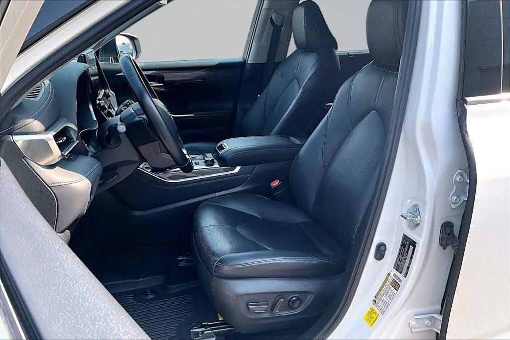 Thumbnail: 2021 Toyota Highlander - 11