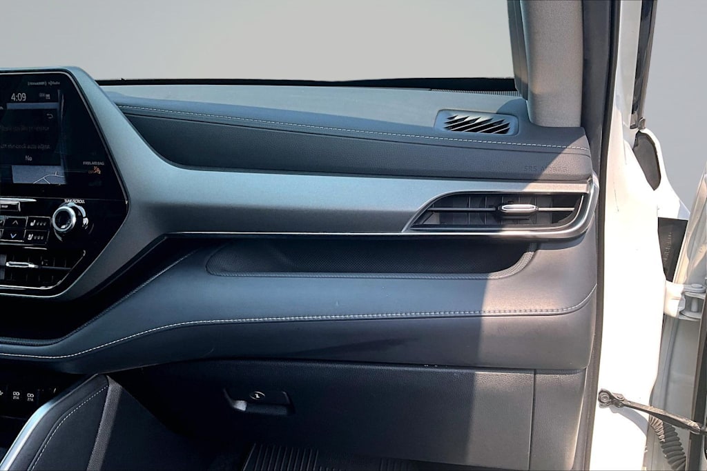 Thumbnail: 2021 Toyota Highlander - 24
