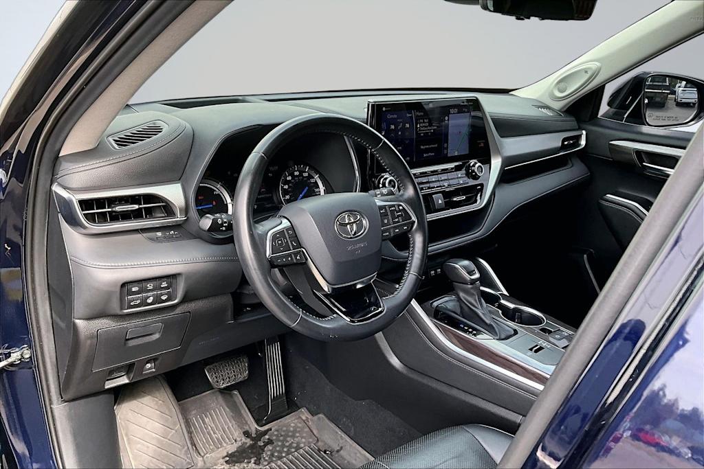 Thumbnail: 2020 Toyota Highlander - 2