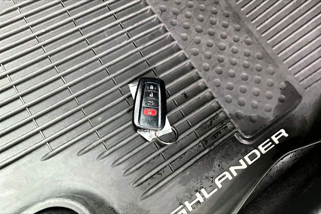 Thumbnail: 2020 Toyota Highlander - 19