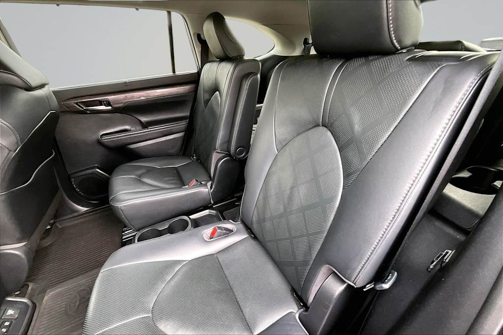 Thumbnail: 2020 Toyota Highlander - 21