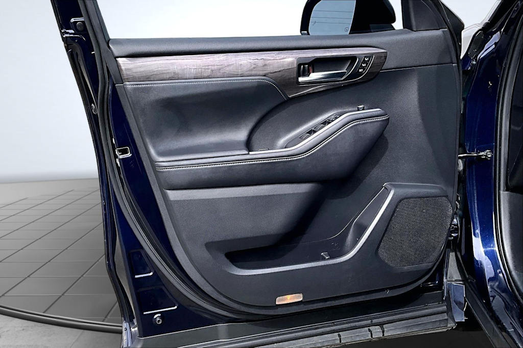 Thumbnail: 2020 Toyota Highlander - 27