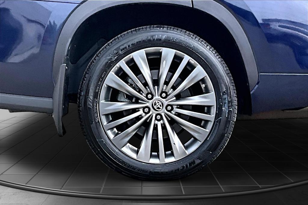 Thumbnail: 2020 Toyota Highlander - 35