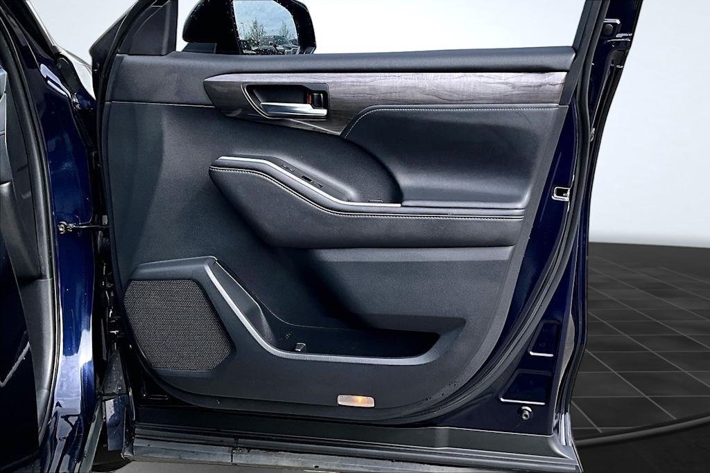 Thumbnail: 2020 Toyota Highlander - 28