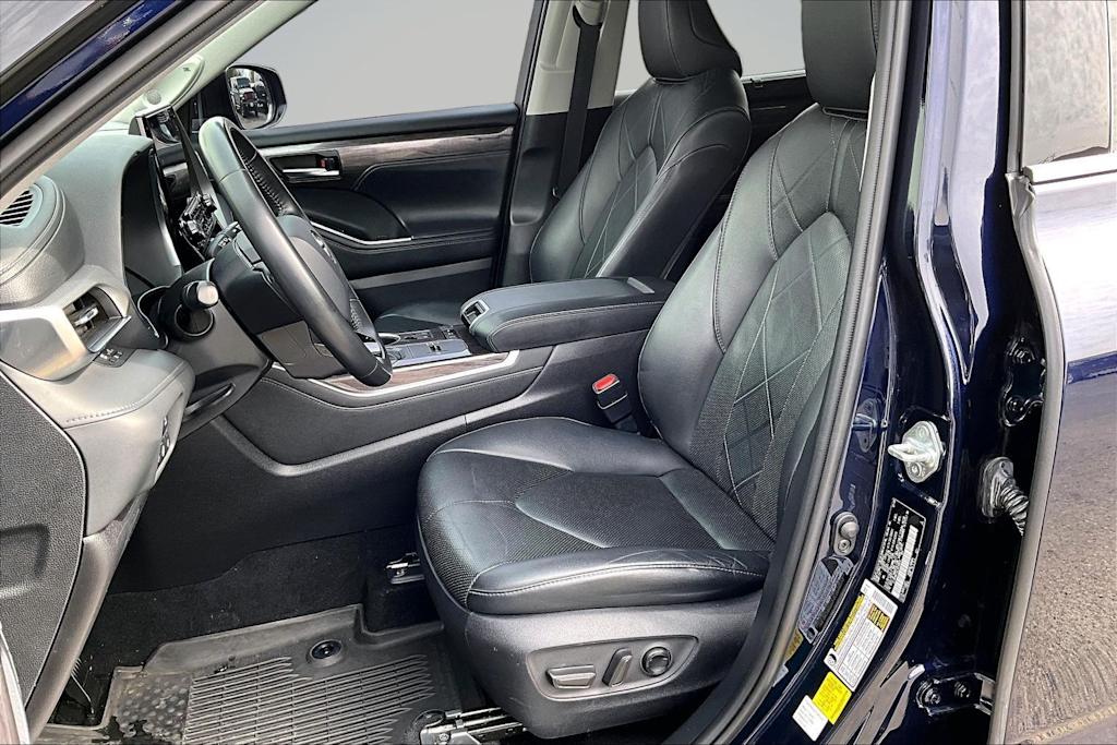 Thumbnail: 2020 Toyota Highlander - 11