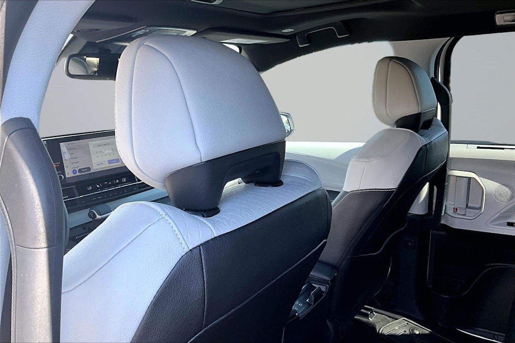Thumbnail: 2025 Toyota Sienna - 12