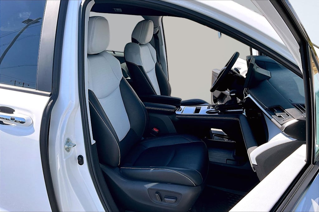 Thumbnail: 2025 Toyota Sienna - 21