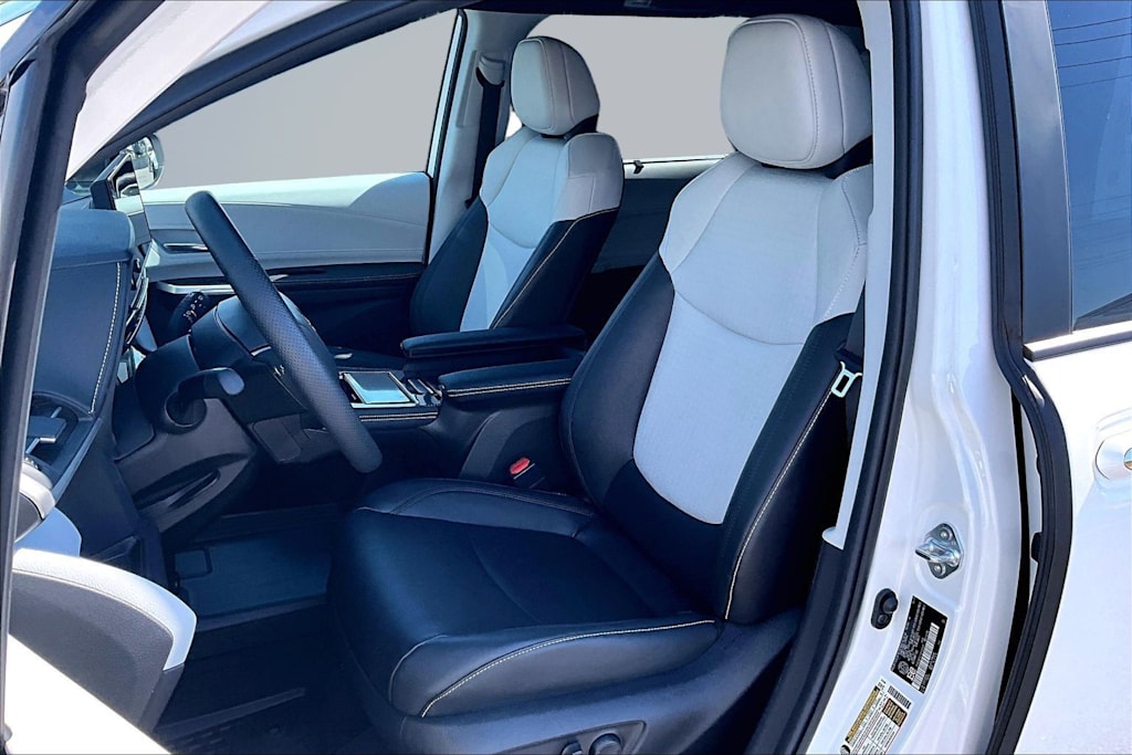 Thumbnail: 2025 Toyota Sienna - 11