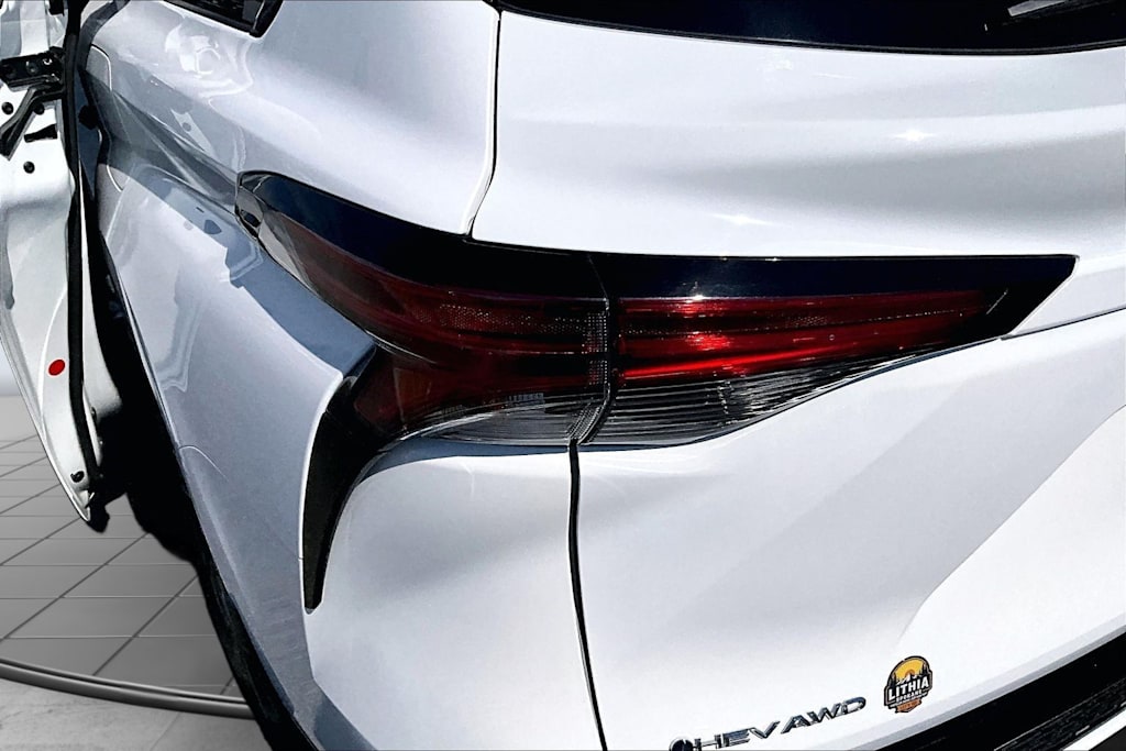 Thumbnail: 2025 Toyota Sienna - 32
