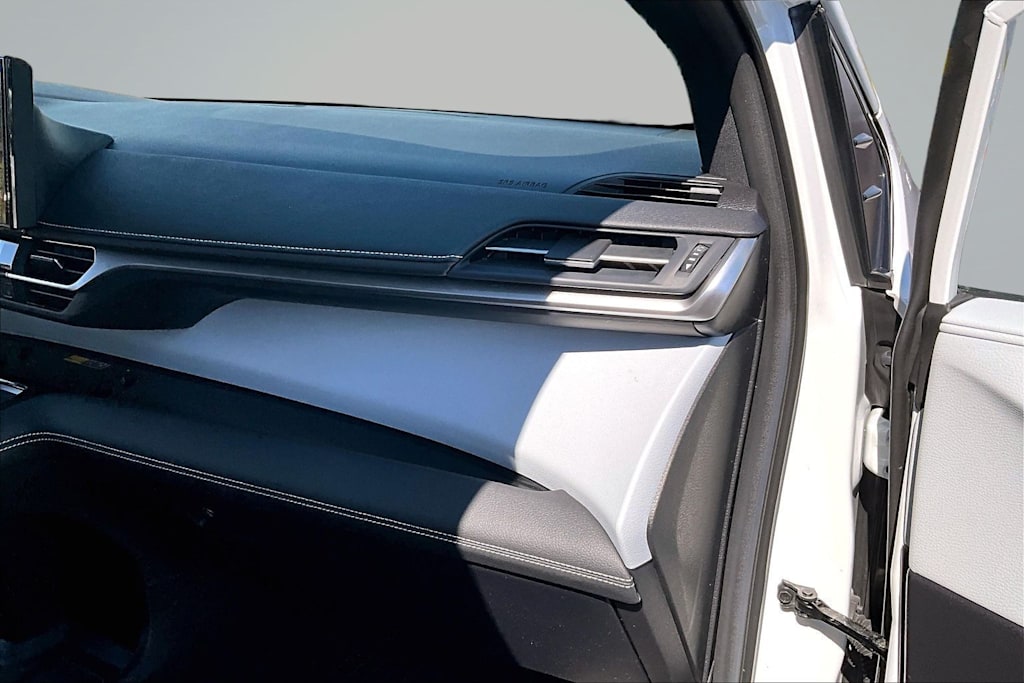 Thumbnail: 2025 Toyota Sienna - 25