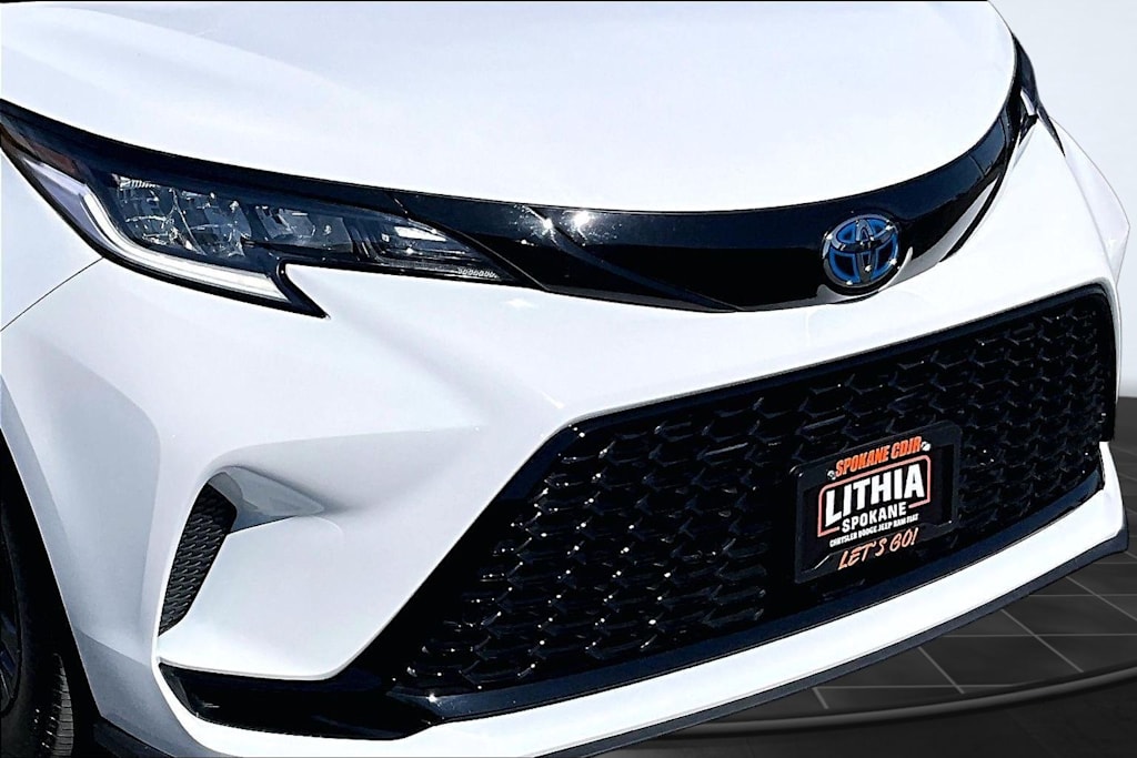 Thumbnail: 2025 Toyota Sienna - 33