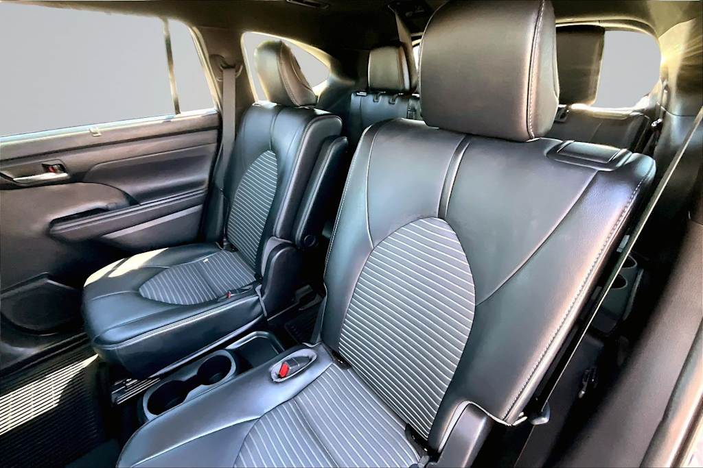 Thumbnail: 2021 Toyota Highlander - 13