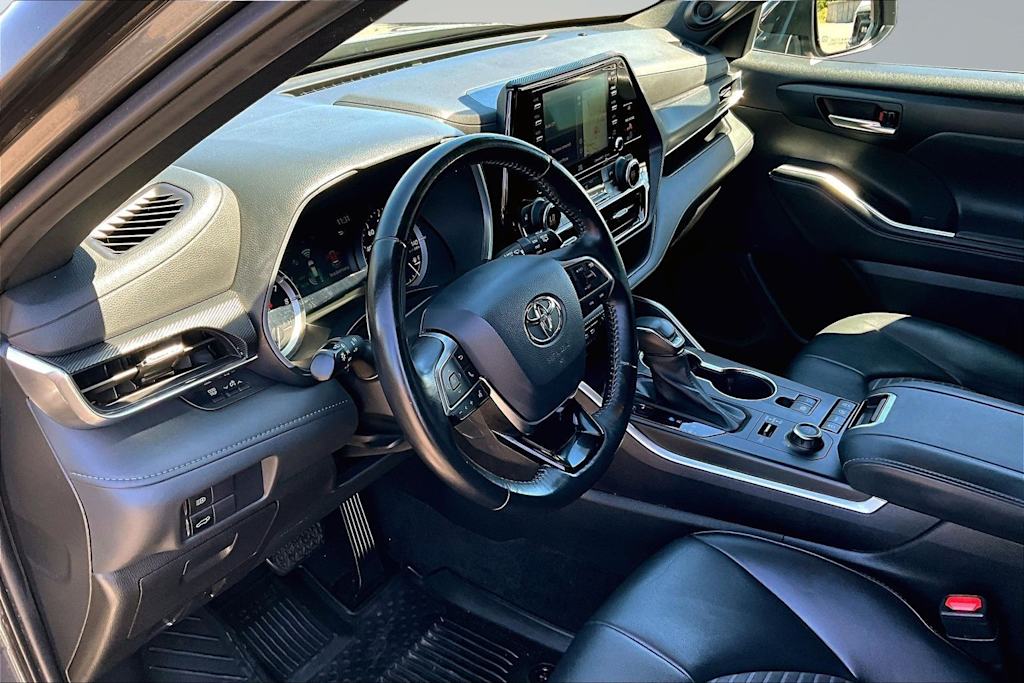 Thumbnail: 2021 Toyota Highlander - 2