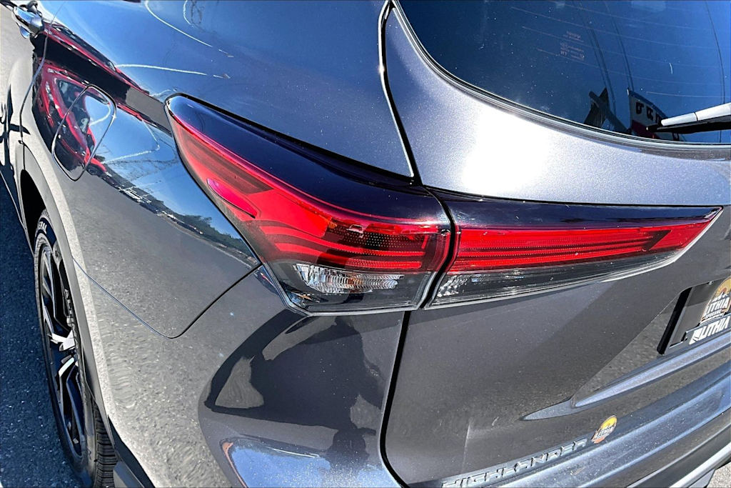 Thumbnail: 2021 Toyota Highlander - 32