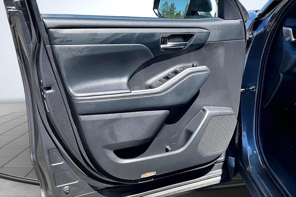 Thumbnail: 2021 Toyota Highlander - 28