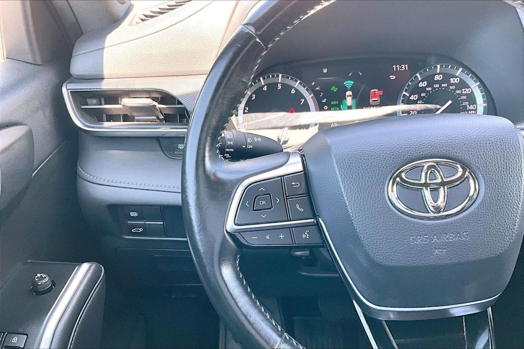 Thumbnail: 2021 Toyota Highlander - 25