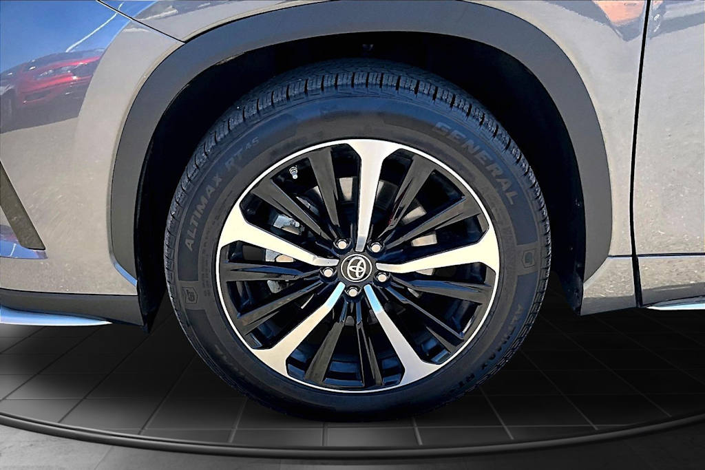 Thumbnail: 2021 Toyota Highlander - 8