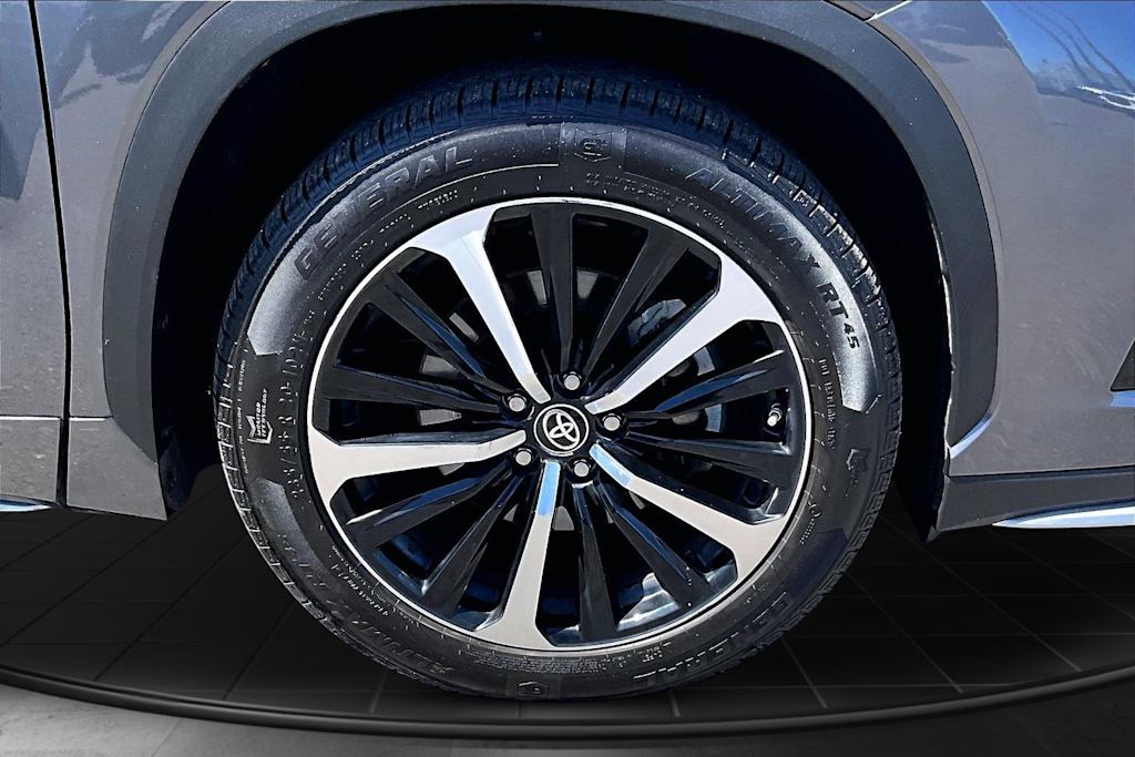 Thumbnail: 2021 Toyota Highlander - 34