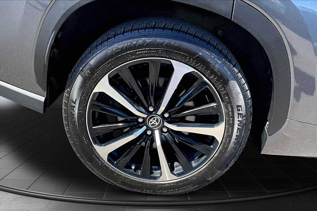 Thumbnail: 2021 Toyota Highlander - 35