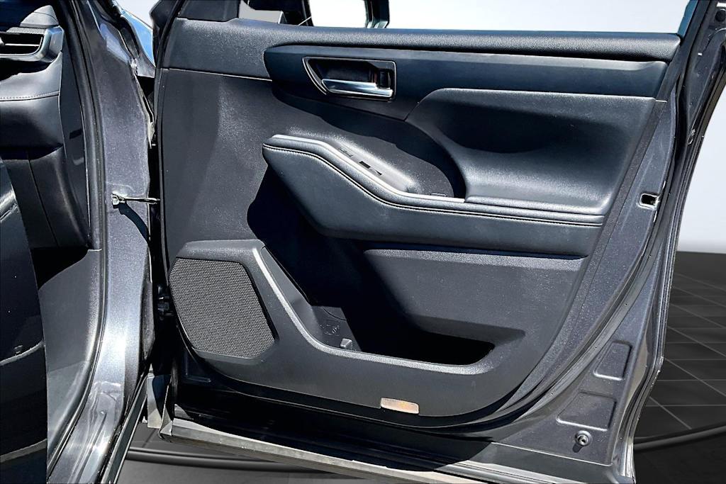 Thumbnail: 2021 Toyota Highlander - 29