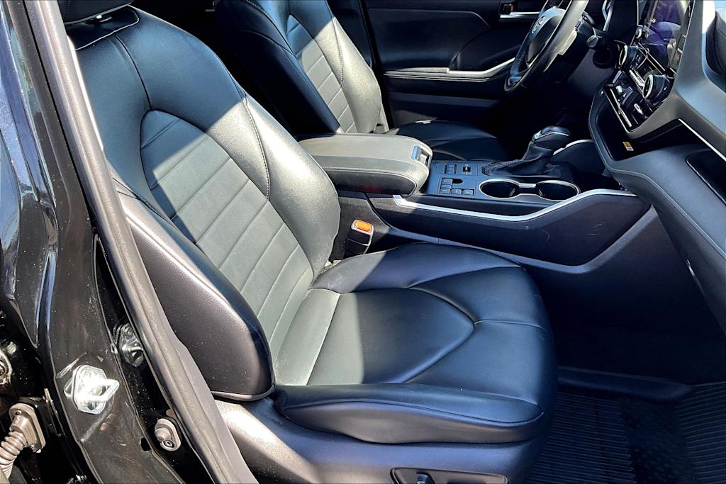 Thumbnail: 2024 Toyota Highlander - 12