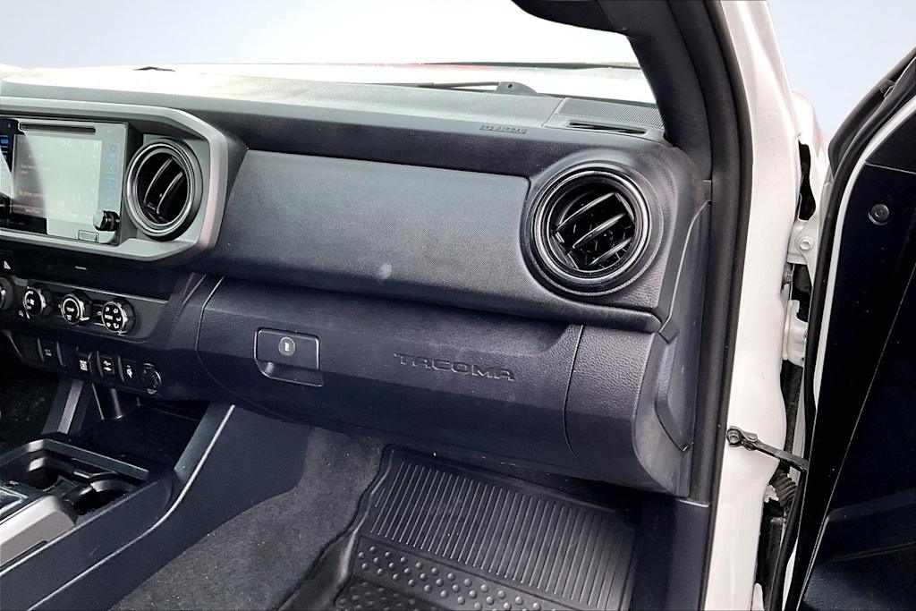 Thumbnail: 2019 Toyota Tacoma - 25