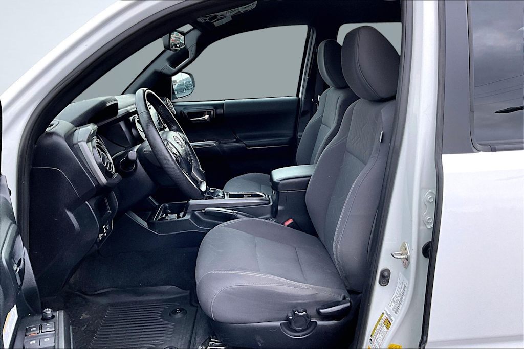 Thumbnail: 2019 Toyota Tacoma - 11