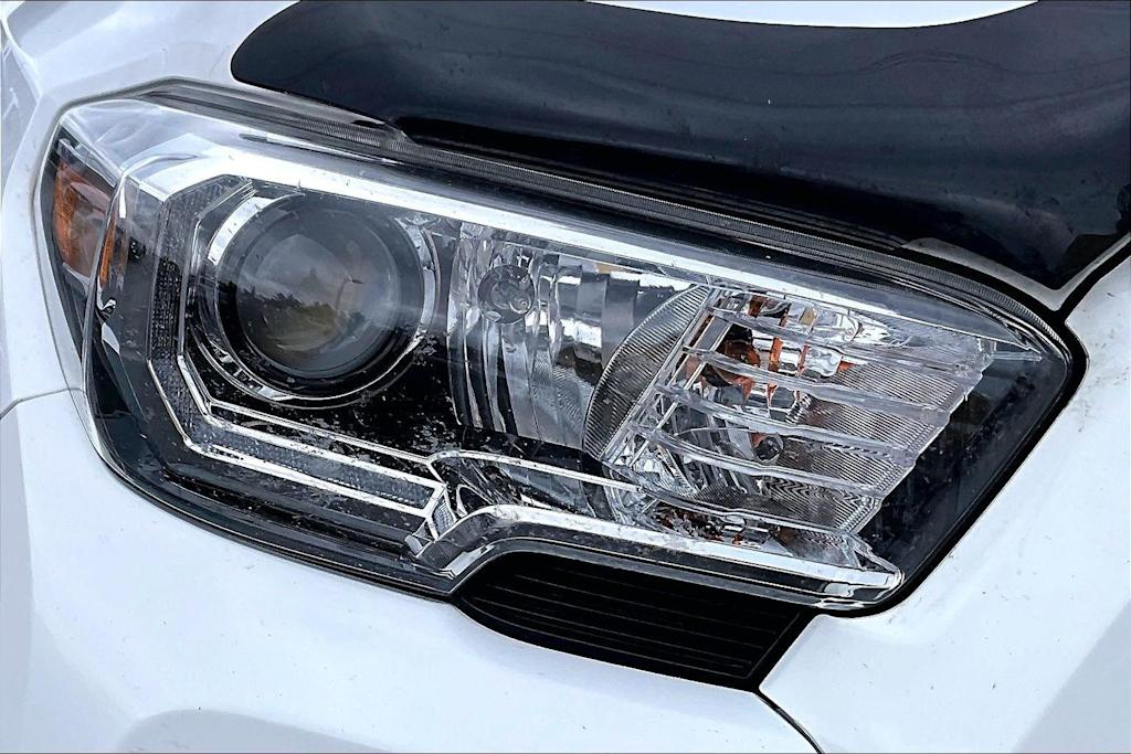 Thumbnail: 2019 Toyota Tacoma - 31