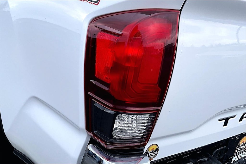 Thumbnail: 2019 Toyota Tacoma - 32