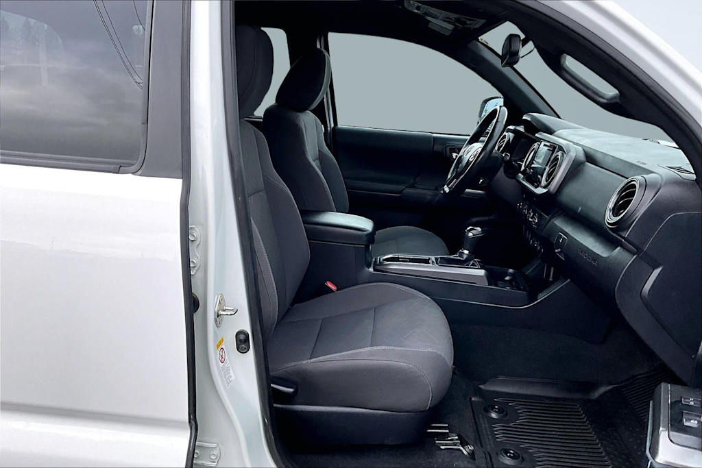 Thumbnail: 2019 Toyota Tacoma - 12