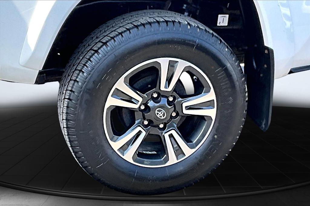 Thumbnail: 2019 Toyota Tacoma - 36