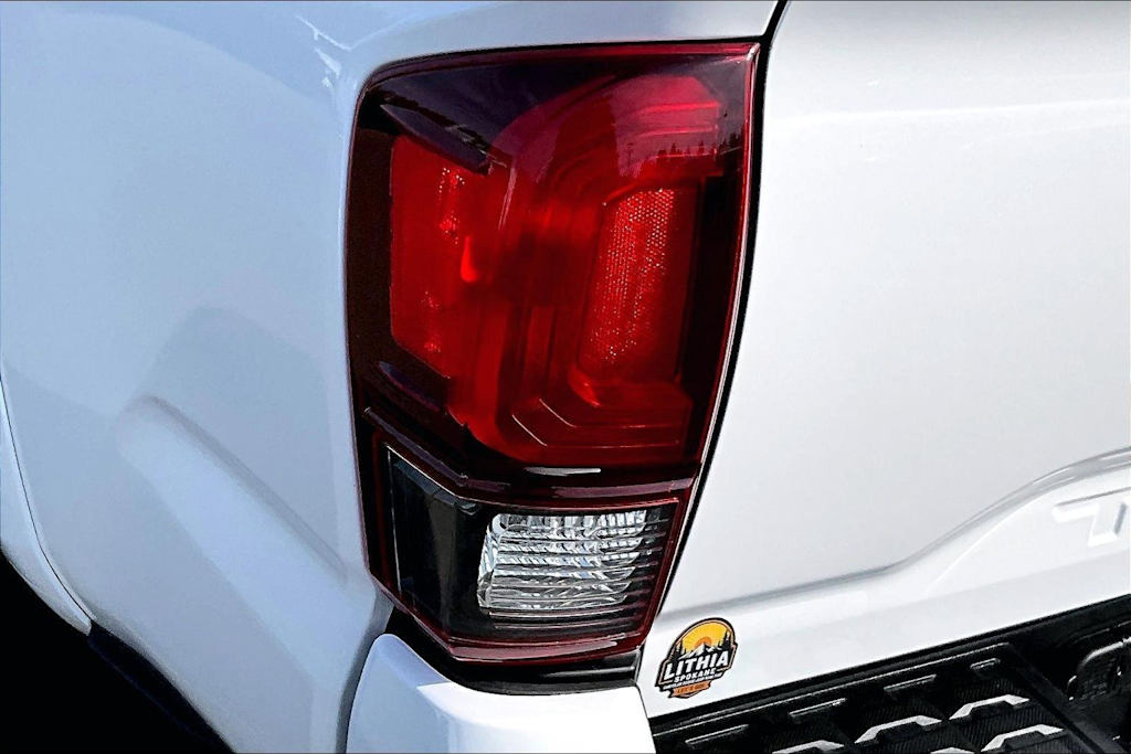 Thumbnail: 2019 Toyota Tacoma - 32