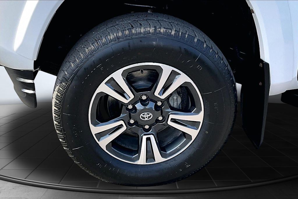 Thumbnail: 2019 Toyota Tacoma - 8