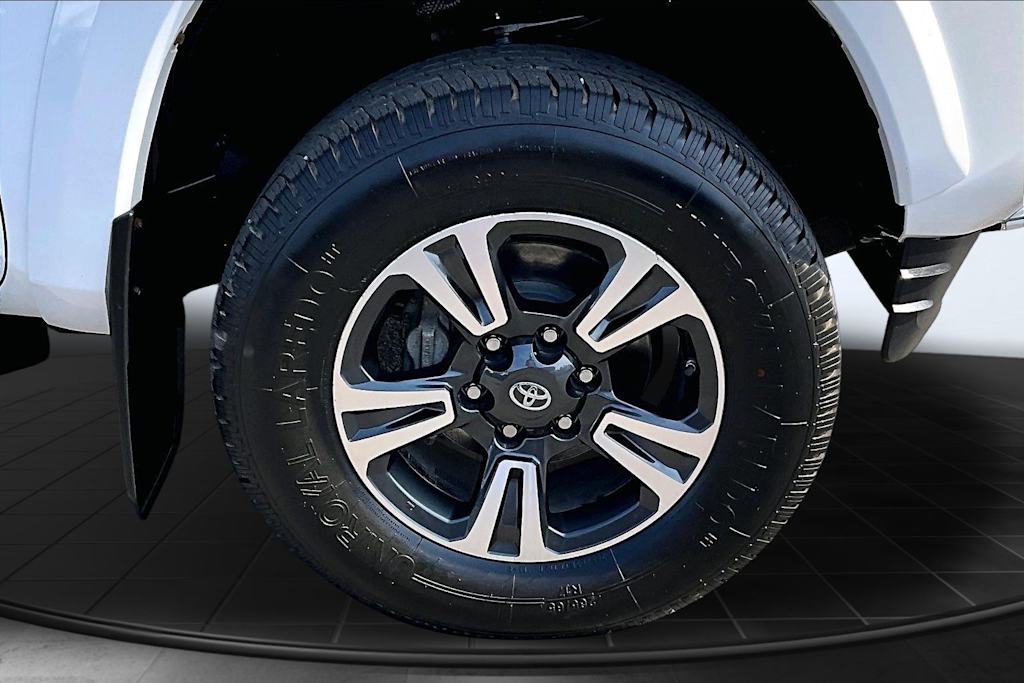 Thumbnail: 2019 Toyota Tacoma - 34