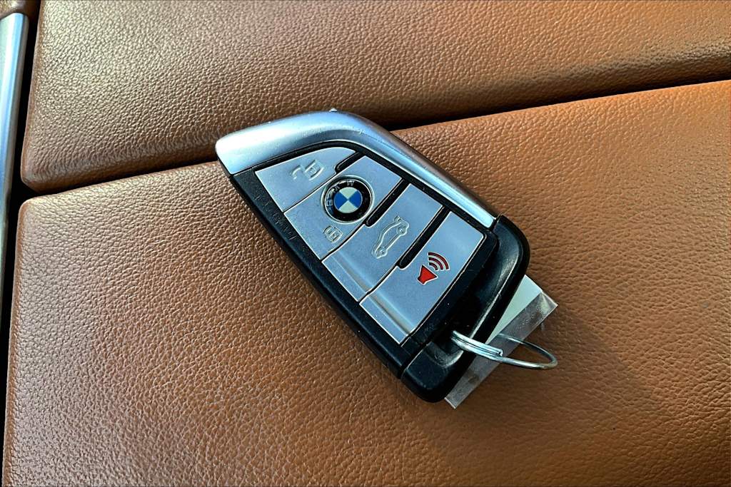 Thumbnail: 2021 BMW X5 - 21