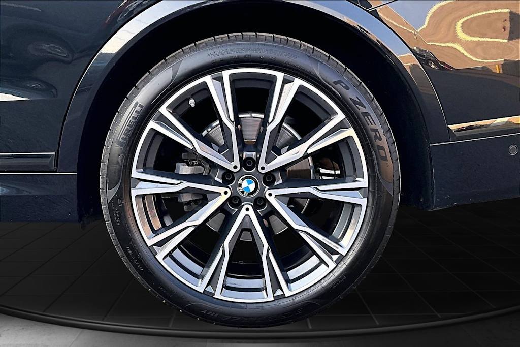 Thumbnail: 2021 BMW X7 - 35
