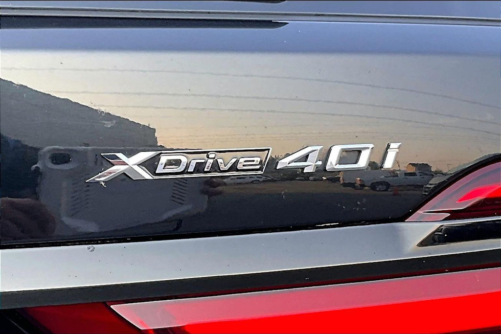 Thumbnail: 2021 BMW X7 - 7