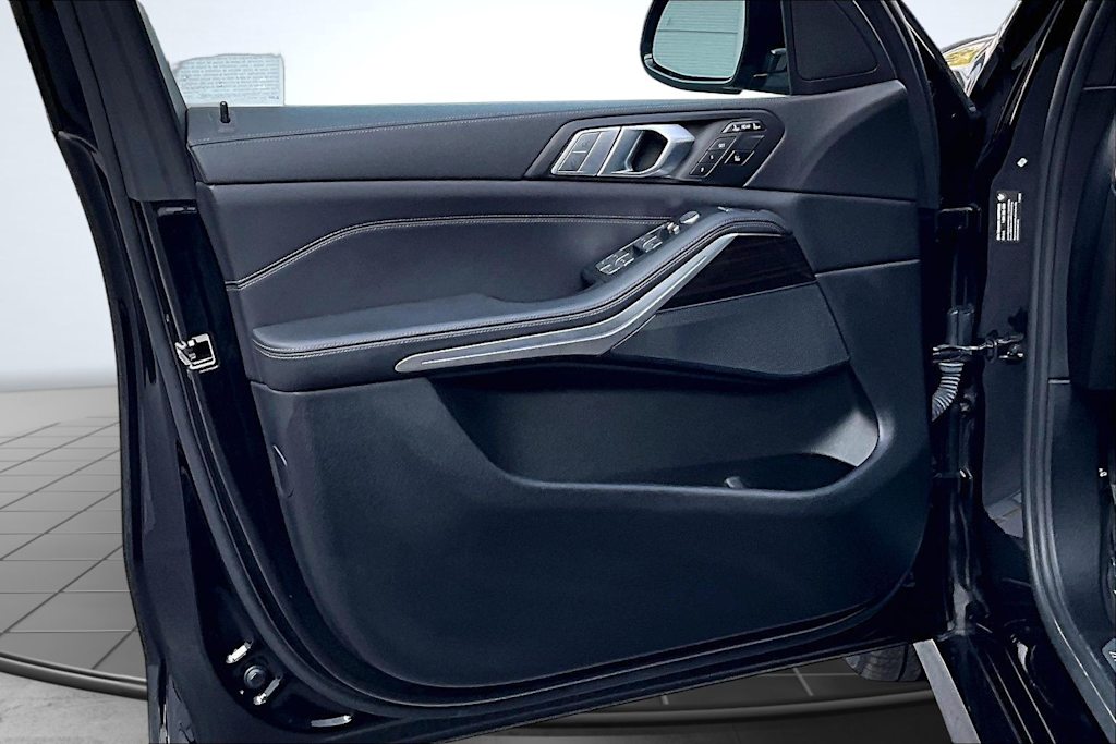 Thumbnail: 2021 BMW X7 - 28