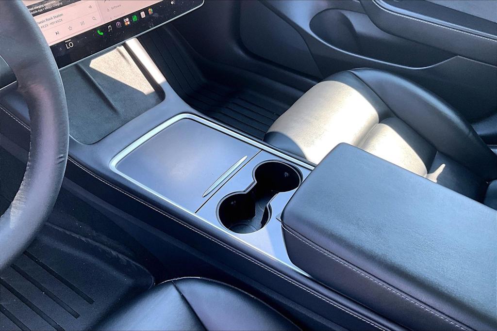 Thumbnail: 2022 Tesla Model 3 - 16