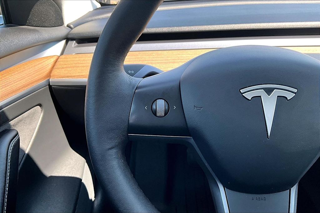 Thumbnail: 2022 Tesla Model 3 - 25